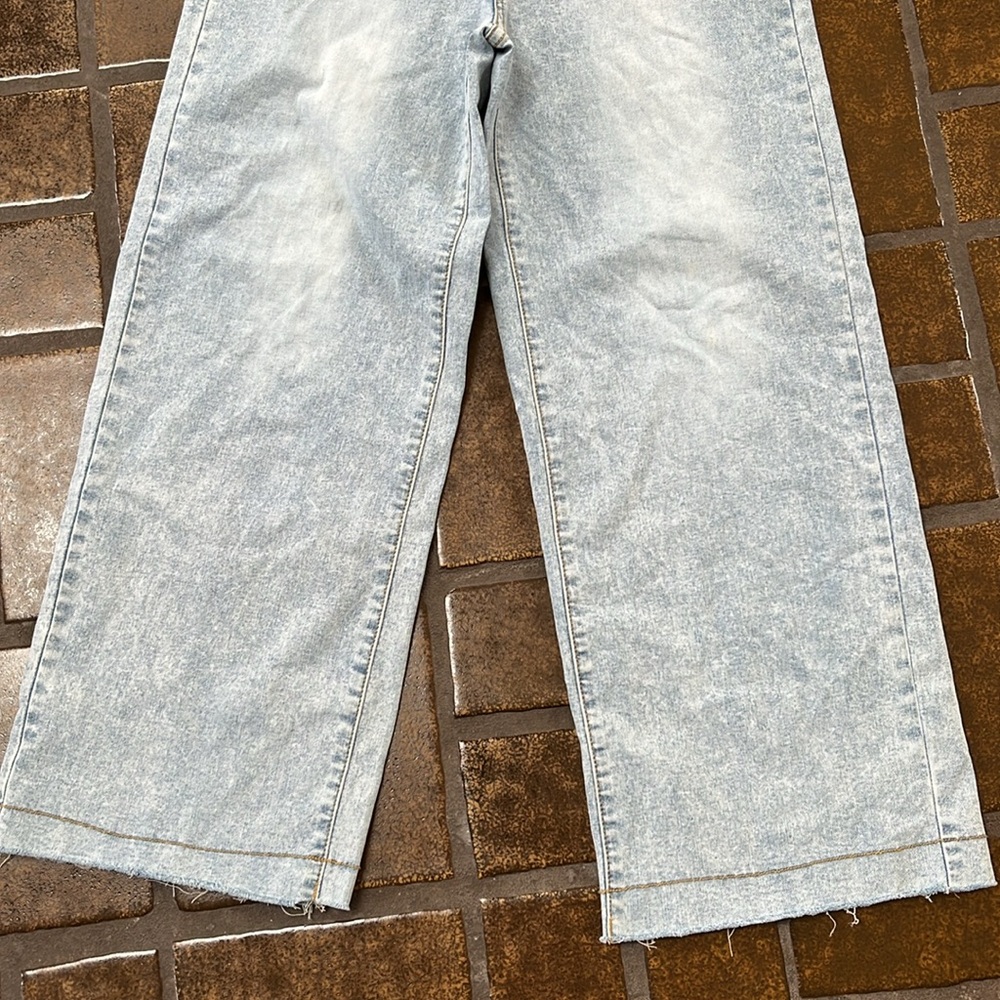 Frye Light Wash High-Rise Patch Pocket Cropped Wide Leg Jean - Picture 6 of 12